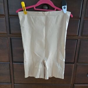 Spanx Highwaisted Shapewear Short. Size 3x (Fits like 2x) Tan color. NWOT